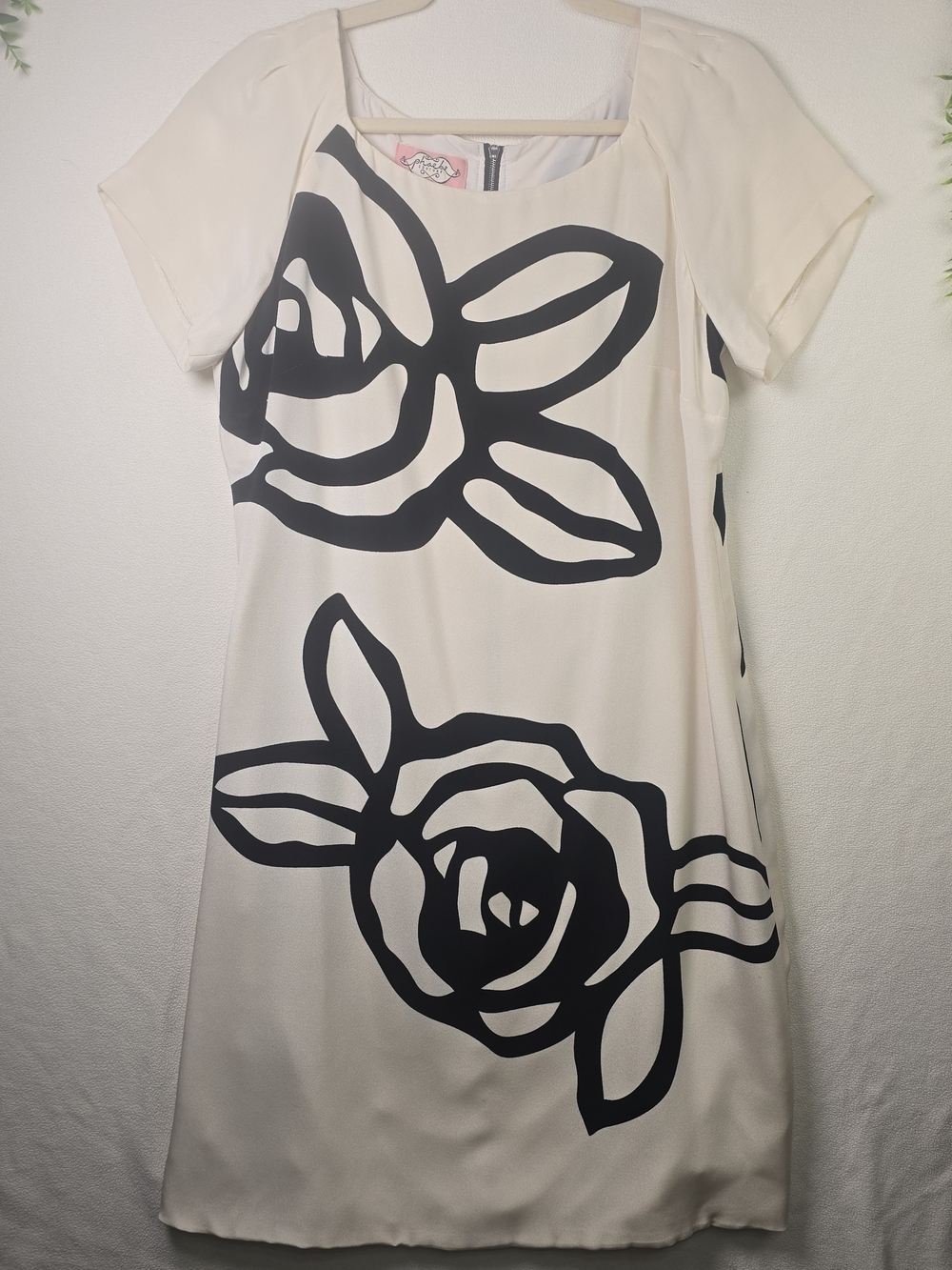 PHOEBE COUTURE 100% SILK MIDI DRESS CREAM LARGE ROSE GRAPHIC IN BLACK WOMENS 12 - Picture 2 of 10